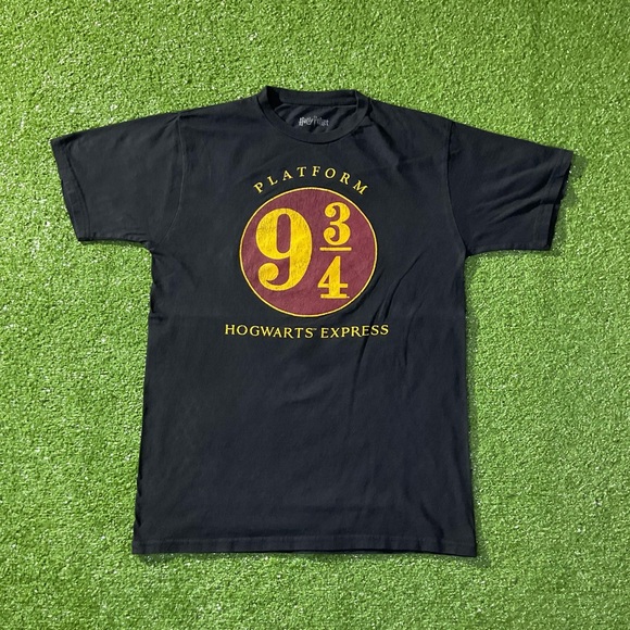 Harry Potter Hogwarts Express Platform Black Graphic Tee - Picture 1 of 6